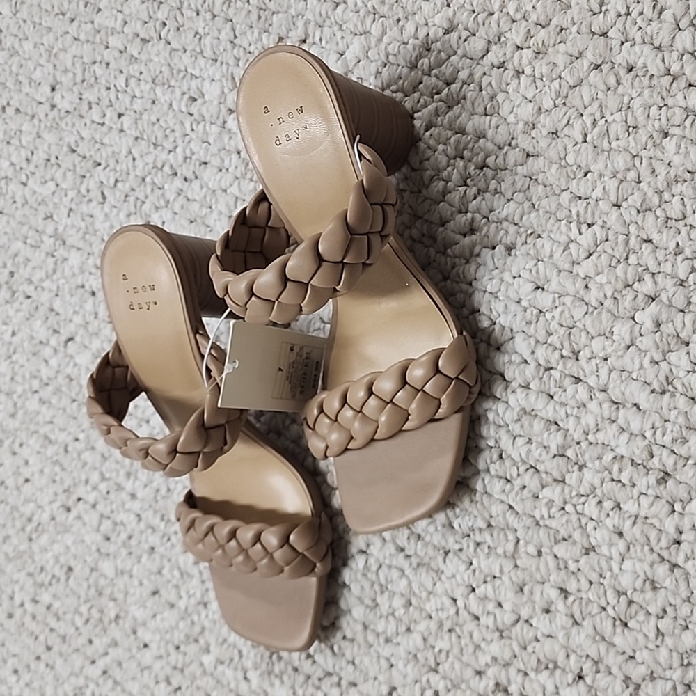 Basil Braided Heels - Picture 4 of 7